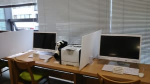 パソコン間の仕切り